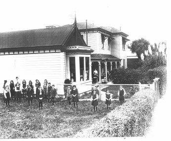 thumbnail of Cabragh House School taken from the North East in about 1908 in the Nelson-Tasman region of the South Island
of New Zealand